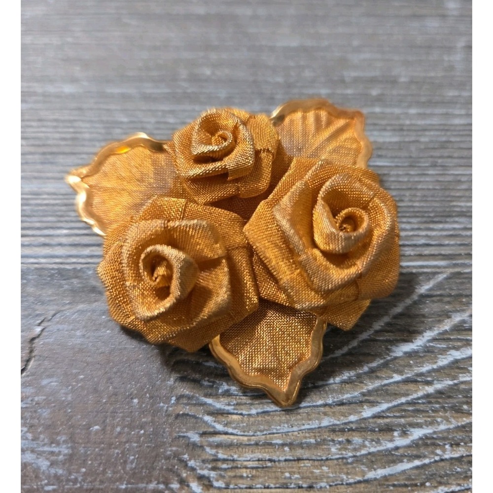 Vintage Gold Mesh Triple Rose 3 Leaf With 10kgp Ribbon Gold Tone Edge 2" Brooch